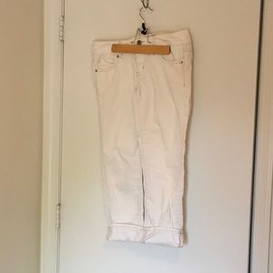 White American Eagle capris